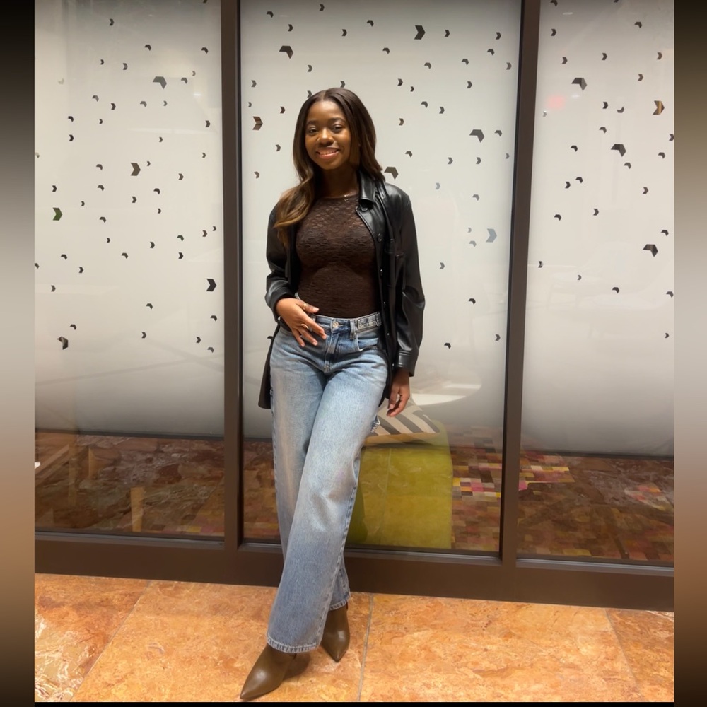 Meet your Posher, Naya